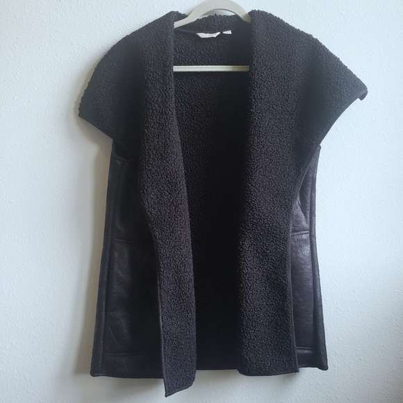 erin london Jackets & Blazers - 🌜5/$25🌛Erin London Black Sherpa Open Front Vest